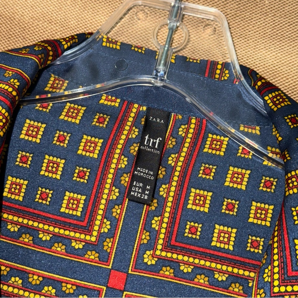 Zara Scarf Print Button Down Shirt Size M
Excellent Condition - Picture 10 of 16